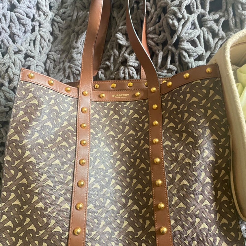 Burberry tote - Picture 3 of 8